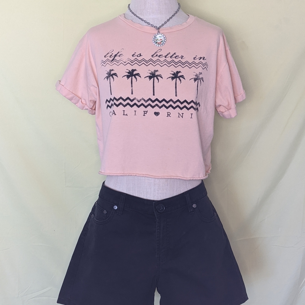 Shorts - Picture 3 of 4